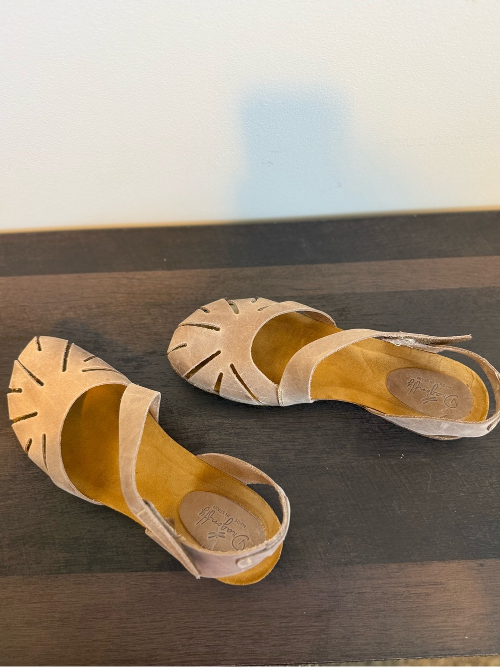 Leather sandals by Dragonfly
